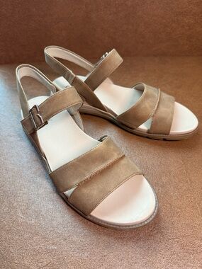 Dr. Scholl’s Women’s timeless fun hybrid comfort Sandals medium Beige Walking 9